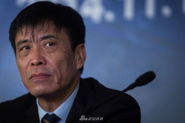 “千晓追上了光，见到了充满奇幻感的世界，再进到里面去的时候，是一条由胶片构成的隧道。